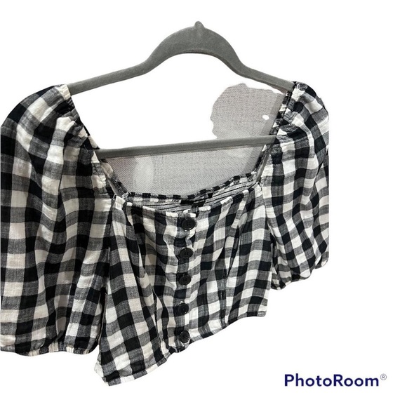 crop top from forever 21 ,button front size,M - Picture 4 of 4